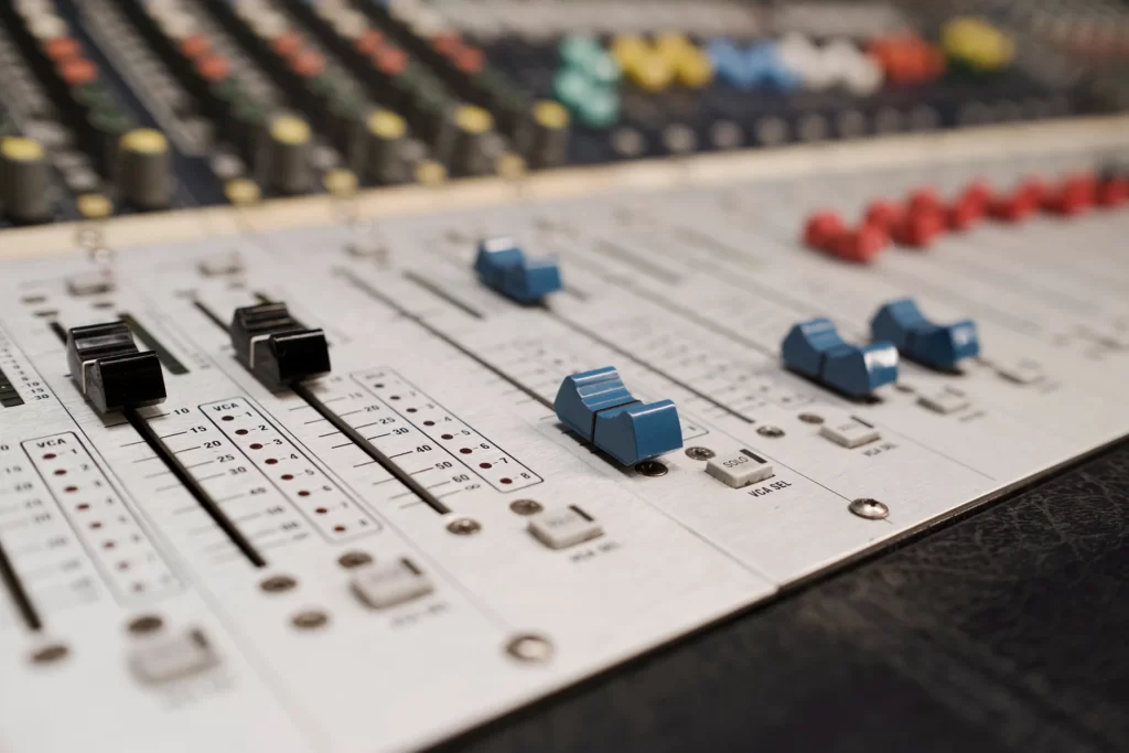 Decoding the Sound Quality Spectrum: Digital vs. Analog Mastering Unveiled